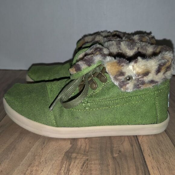Toms One for One Green Canvas Bootie With Leopard Print Inside Size: 5 - Picture 6 of 8